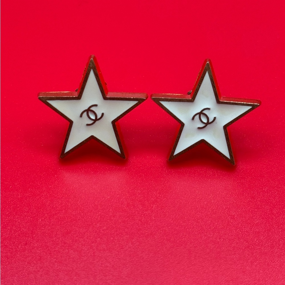 Chanel Cream/Gold Star Earrings 2001